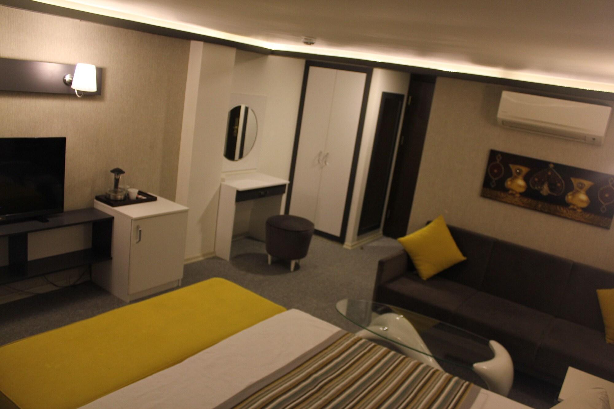 Hotel Taksim Home Istanboel Buitenkant foto