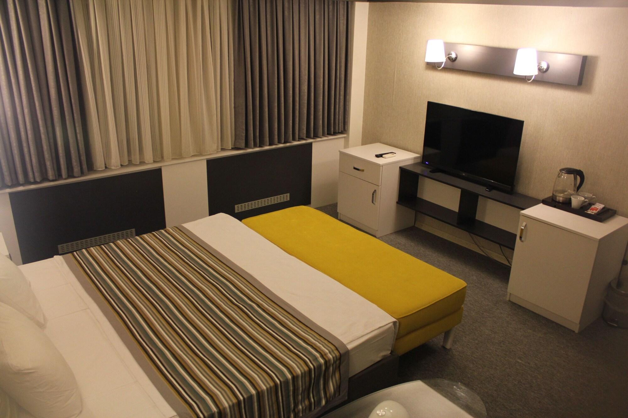 Hotel Taksim Home Istanboel Buitenkant foto