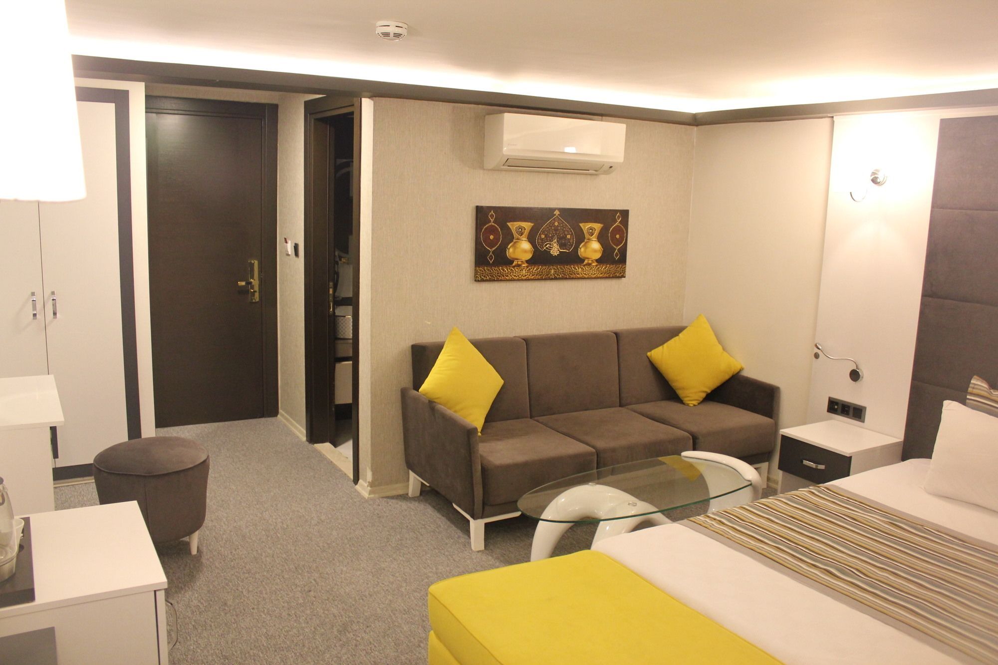 Hotel Taksim Home Istanboel Buitenkant foto